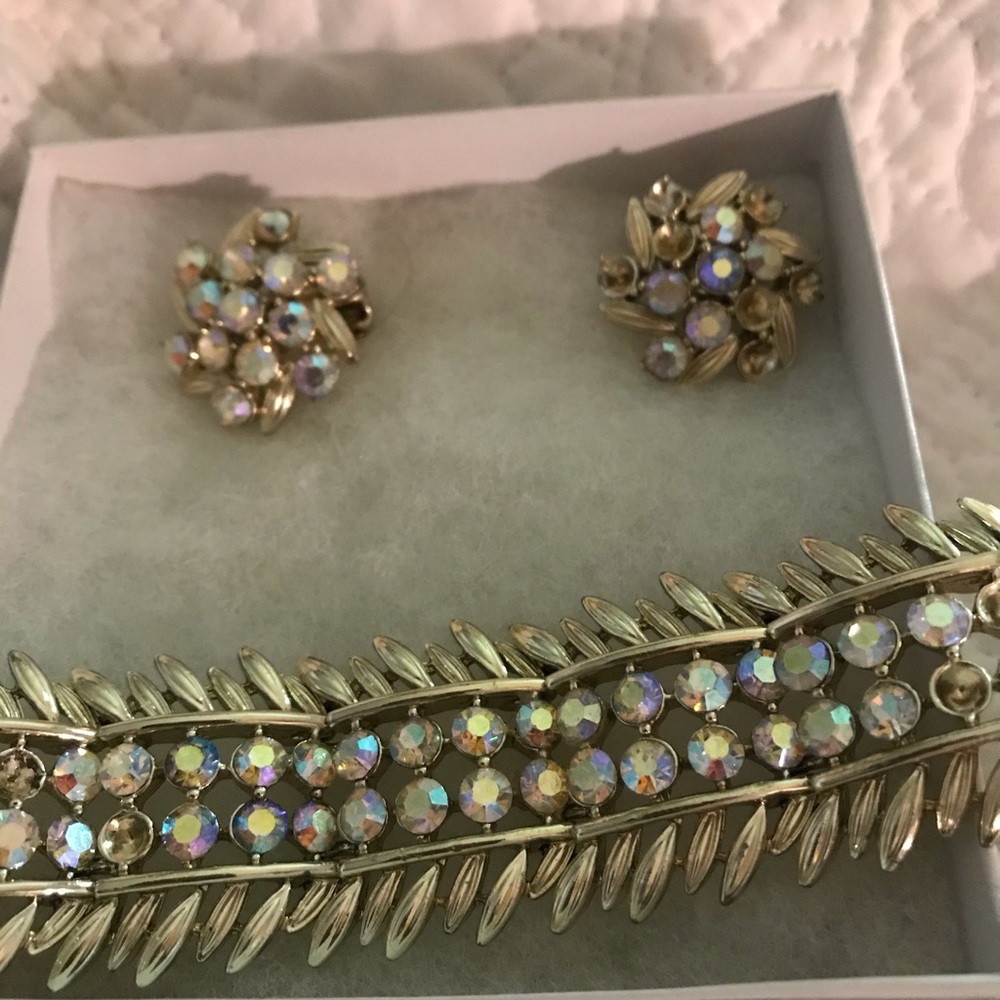 Bracelet clip earrings set